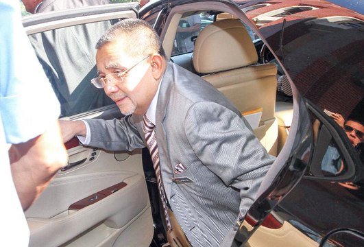 Isa Samad gives statement to police over Felda land transfer