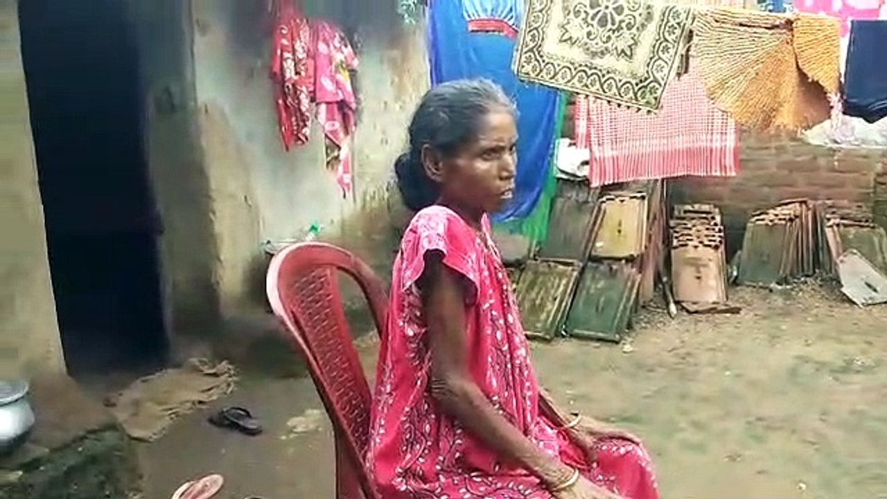 পেট জুড়ে টিউমার, অর্থাভাব, ‘স্বেচ্ছামৃত্যু’ চাইছেন বিধবা