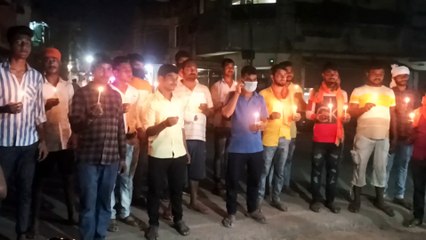 दिवंगत आत्मा की श्रद्धांजलि के लिए निकाला गया कैंडल मार्च