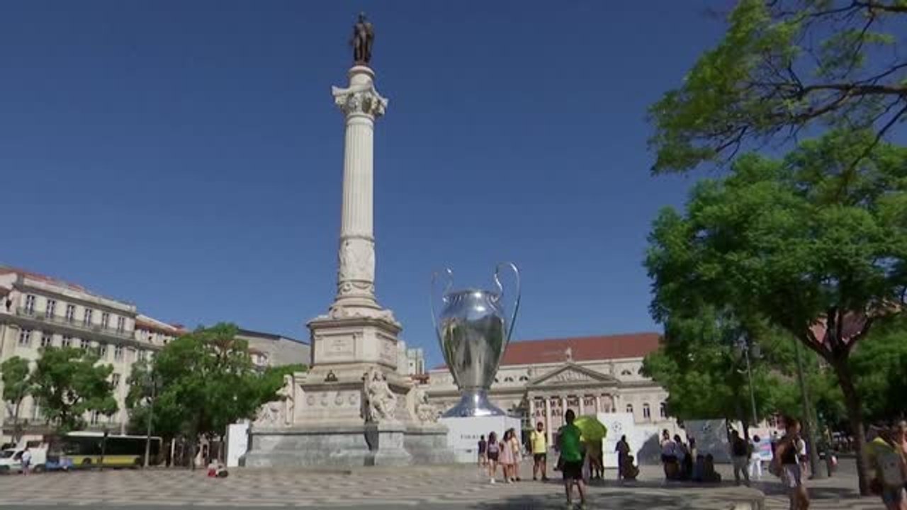 Fans gather in Lisbon ahead of Champions League final