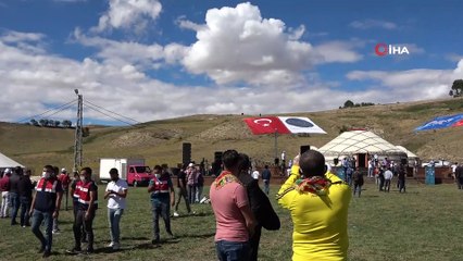 Türk Yıldızları Ahlat’ta izleyenlere görsel şölen sundu