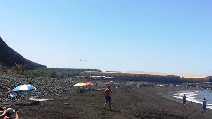 El espectáculo de los hidroaviones en Tazacorte