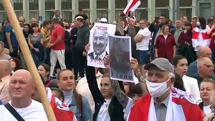 Decenas de miles de manifestantes desafían a un inquebrantable Lukashenko