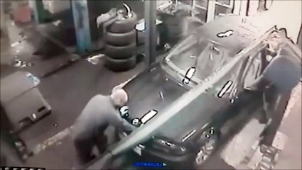 Ce mécanicien passe une horrible journée