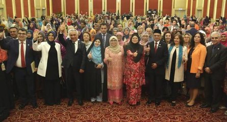 Overwhelming response at World Women #QuranHour