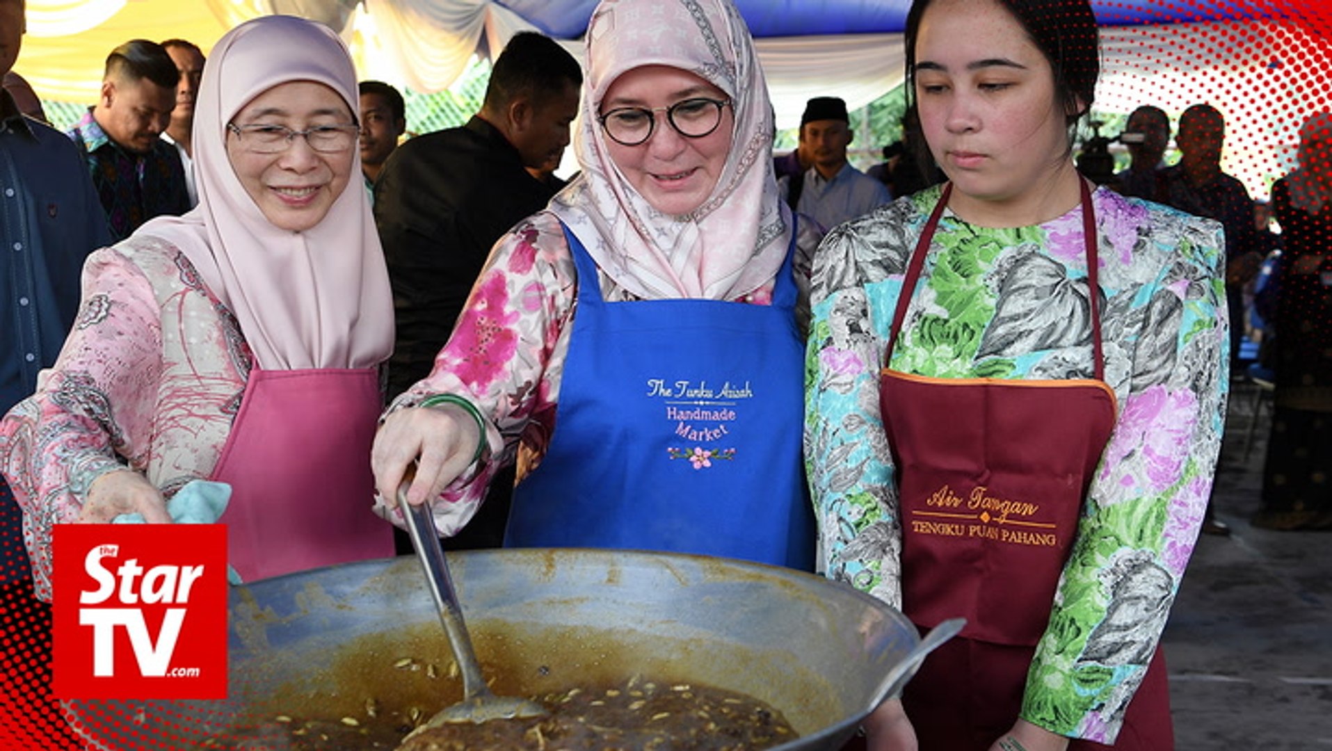 Queen gives joy to children in Cheras home