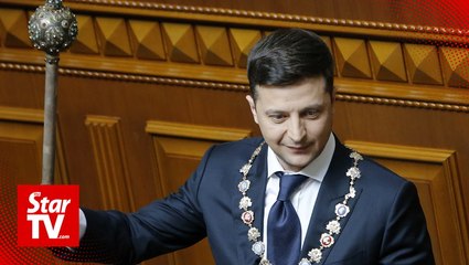 Télécharger la video: New Ukraine President Zelenskiy dissolves parliament