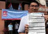 Anwar submits nomination papers for PKR presidency
