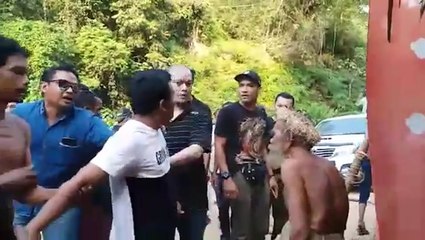 Orang asli’s blockade near Pos Tohoi sawed again