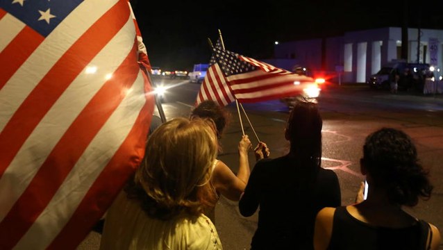Dozens come out to pay final respects to McCain
