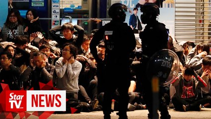 Hong Kong police arrest 400 protesters on New Year's Day