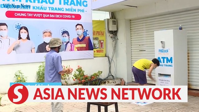 Vietnam News | Machine gives away free face masks in HCM City