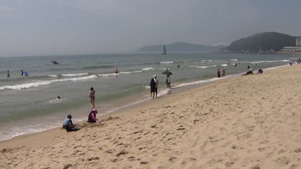 무더위 연휴...해수욕장 방역 비상 / YTN