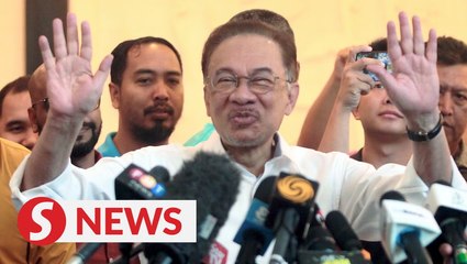 Dr M admits he has issues with Anwar