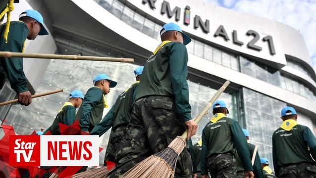 Thai volunteers, soldiers clean bloodstains after deadly mall shooting