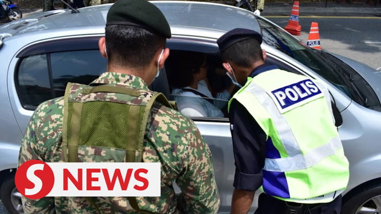 Covid-19: Cops and soldiers jointly manning roadblocks in Klang Valley