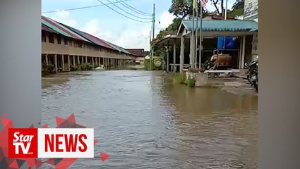 Download Video: Floods inundate two Sarawak schools