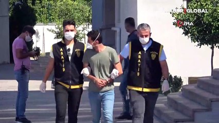 'Polisim' diye tanışarak arkadaşı olduğu kadını 11 bin lira dolandırdı