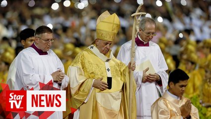 Thousands of devotees flock to Thai stadium for Pope Francis' mass