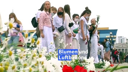 Belarus: Mit weißen Blumen und Ballons gegen die Staatsgewalt