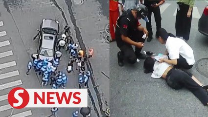 Deliverymen lift car to save woman in road accident