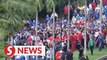 SRC verdict: FRU on standby; Najib’s supporters disregard social distancing outside court complex