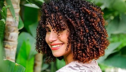 احصلي على شعر كيرلي بطريقة نسمة محجوب