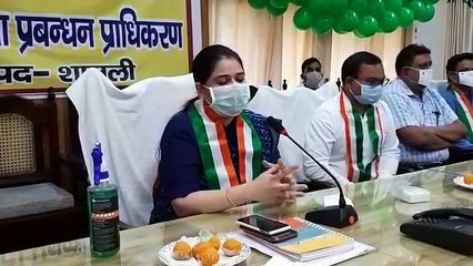शामली: मास्क और सैनेटाइजर को बनाए अपनी लाइफ स्टाइल- डीएम
