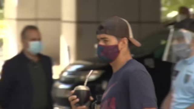 Caras largas de la expedición del Barça en el regreso a casa