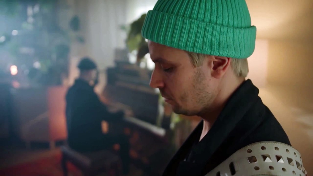 63) Music.  Guitar Bass.  Flicker. Max Surla-Media Right Productions. Dance et électro.  Dramatique