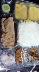 Ambikapur- कोरोना मरीजों को दे रहे 200 रुपए वाला पौष्टिक भोजन, खासियत है कीड़े मिलने की गारंटी