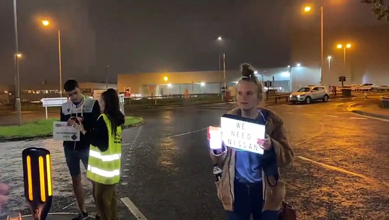 Protestors calling for no-deal Brexit to be avoided hold candle-lit vigil outside Nissan