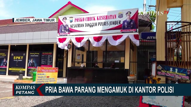 Detik-detik Pria Ini Ngamuk di Mapolres Jember sambil Bawa Parang!
