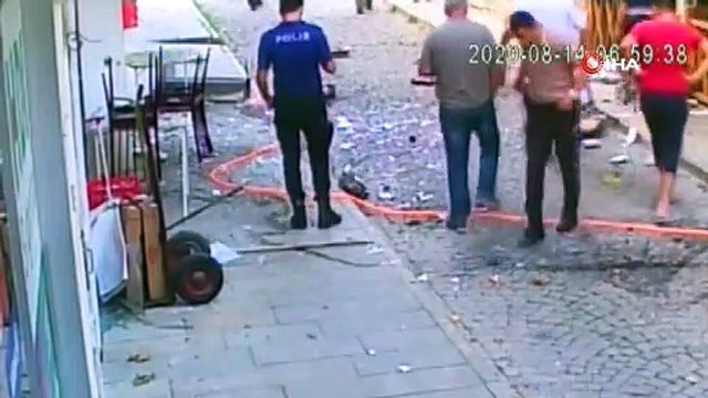 Gaz kaçağından habersiz ocağı yakmaya çalışınca ortalık savaş alanına döndü