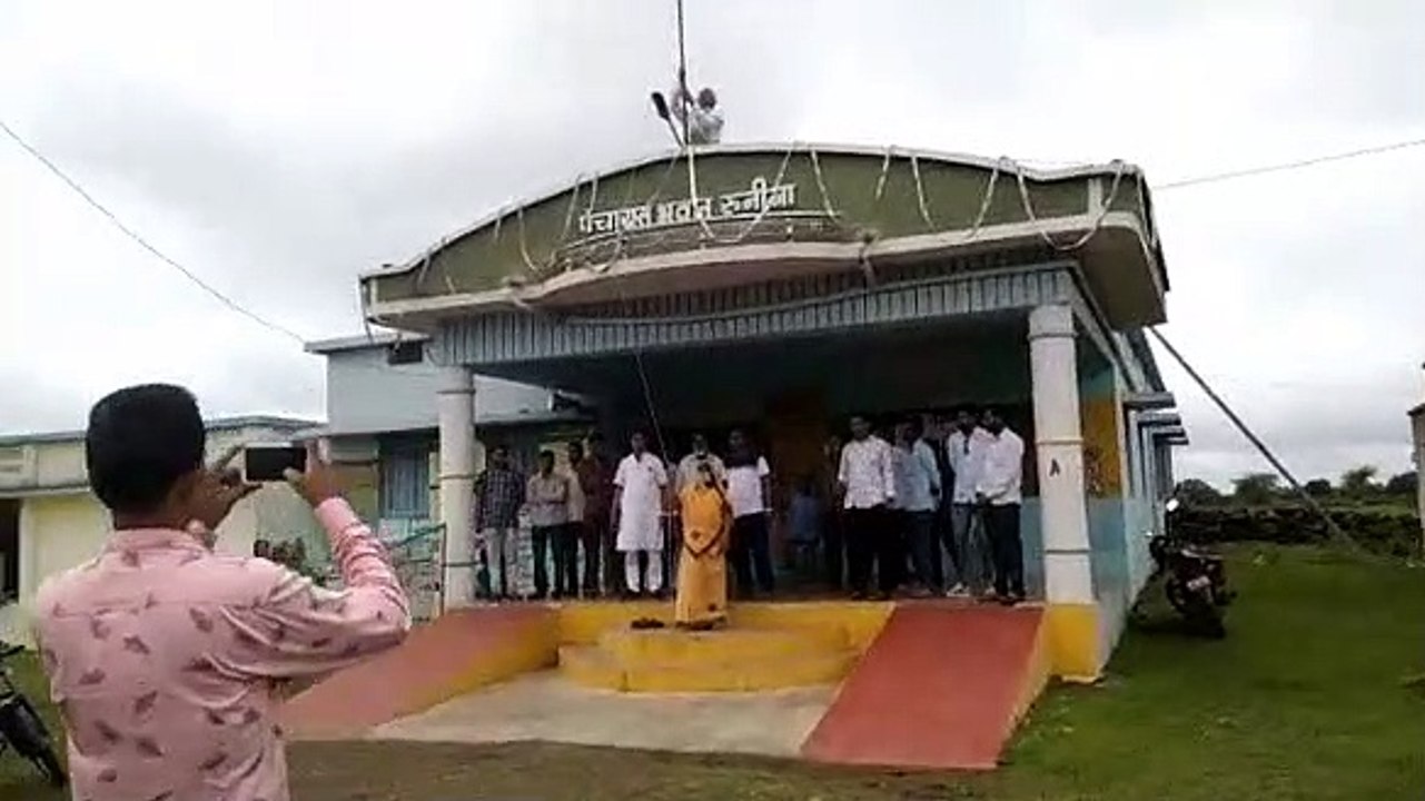 स्वतंत्रता दिवस पर रुणीजा नगर में जगह-जगह फहराया गया तिरंगा