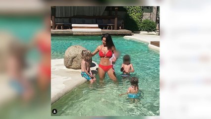 Pilar Rubio disfruta de la piscina junto a sus cuatro hijos