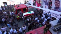 شاهد: آلاف يشيعون رالف ملاحي أحد رجال الإطفاء الذين قضوا بانفجار بيروت