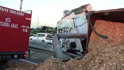 Bariyerlere çarpan tır sürücüsü öldü - BURSA