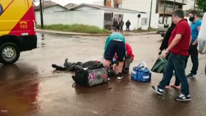 Carro e moto se envolvem em colisão no Bairro Coqueiral