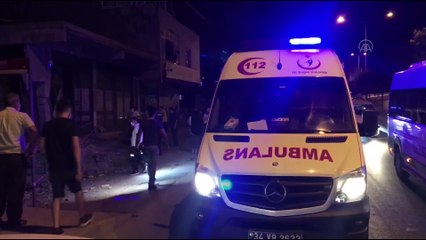 Ümraniye'de devrilen kamyonun sürücüsü yaralandı - İSTANBUL