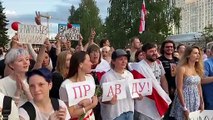 Belarus tem protestos contra Lukashenko, que se aproxima de Putin