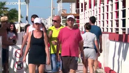 شاهد: دوريات للشرطة الإيطالية على الشواطئ لضمان التقيد بالشروط الصحية