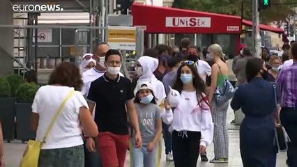 Francia supera el umbral de 3.300 positivos en un día y aumenta restricciones en París y Marsella