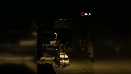Sosyal mesafeyi hiçe sayarak sokak düğünü yapıp kol kola halay çektiler