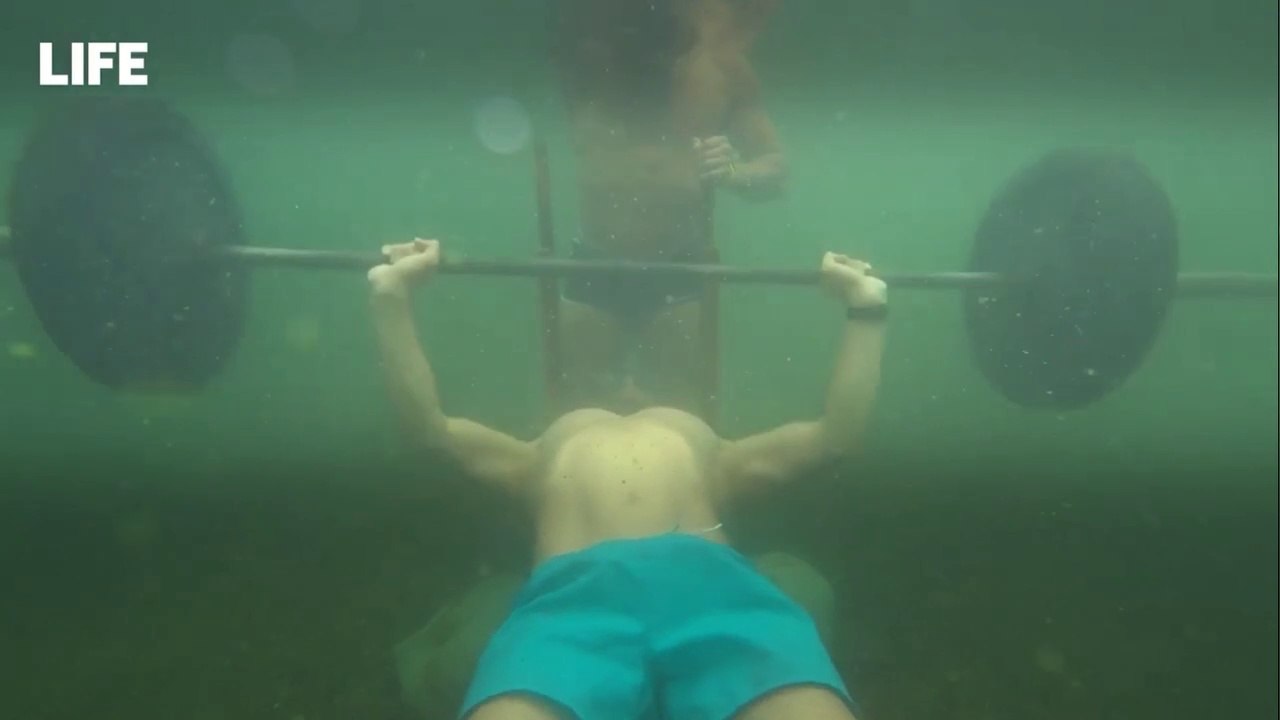 HOMBRE RUSO SUPERÓ RECORD GUINNESS LUEGO DE LEVANTAR PESAS DE 50 KILOS BAJO EL AGUA