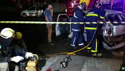 Grave colisão entre BMW e Gol deixa três feridos