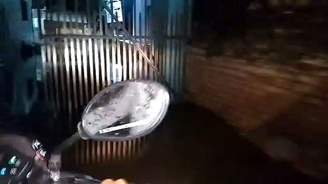 बाँदा शहर में हल्की बारिश से घरों में हुआ जलभराव