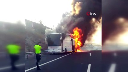 TEM’de yanan yolcu otobüsü kullanılmaz hale geldi