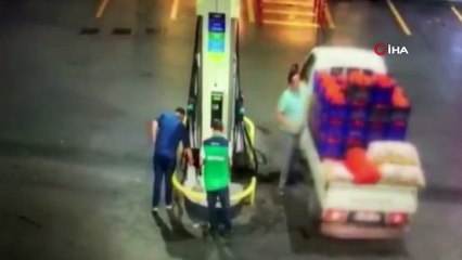 Gaziosmanpaşa’daki araç kundaklayan şahıs önce kameraya sonra polise yakalandı