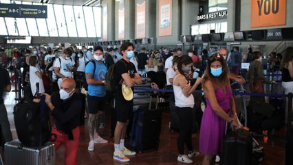 British tourists scramble home after UK expands quarantine list